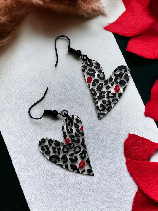 Heart-Shaped Leopard Kiss Print Earrings